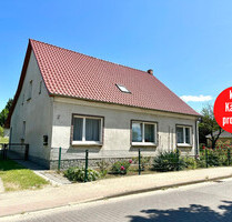 HORN IMMOBILIEN ++ Eggesin, Haus mit großem Grundstück und zwei massiven Nebengebäuden