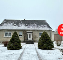 HORN IMMOBILIEN + freistehendes Einfamilienhaus mit Nebengebäude und schönem Grundstück, ruhige Lage - Uckerland
