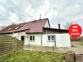 Hausansicht - HORN IMMOBILIEN ++ Doppelhaushälfte bei Neubrandenburg in Blankenhof