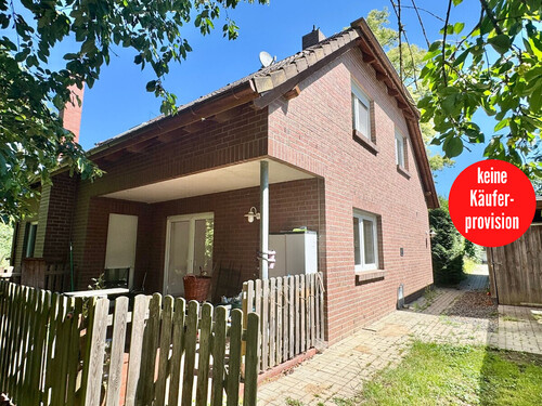 Hausansicht - HORN IMMOBILIEN ++ tolles Grundstück mit Haus 7 Zimmer und Gästehaus in Quadenschönfeld Möllenbeck