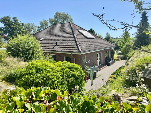 obere Terrasse mit Blick zum Haus - 4 Zimmer Einfamilienhaus zum Kaufen in Burg Stargard
