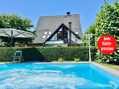 Poolansicht - HORN IMMOBILIEN ++ Die Perle von Strasburg! Haus, Schwimmpool, Nebengebäude, 3 Kamine, 2 Garagen,EBK
