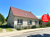 Hausansicht - HORN IMMOBILIEN ++ Eggesin, Haus mit großem Grundstück und zwei massiven Nebengebäuden
