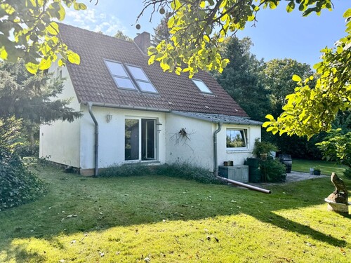 Hausansicht vom Grundstück - 