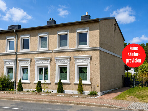 Hausansicht - HORN IMMOBILIEN ++ liebevoll renoviertes Ein- oder Zweifamilienhaus in Torgelow mit großem Grundstück