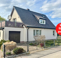 HORN IMMOBILIEN ++ Haus mit Doppelgarage und Nebengebäude in Wodarg bei Altentreptow, ruhige Lage - Werder OT Wodarg