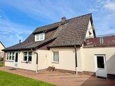 Hausansicht vom Grundstück - 