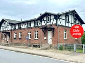 Hausansicht - HORN IMMOBILIEN ++ charmantes Zweifamilienhaus in Klein Helle, nur 15 min bis Neubrandenburg