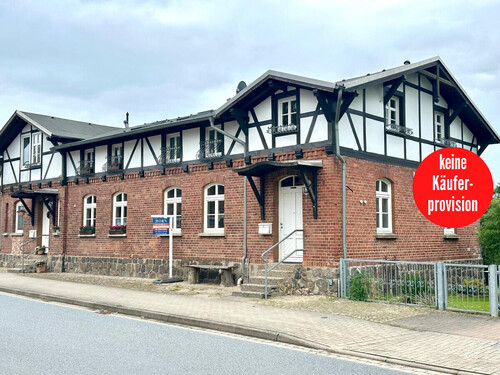 Hausansicht - HORN IMMOBILIEN ++ charmantes Zweifamilienhaus in Klein Helle, nur 15 min bis Neubrandenburg