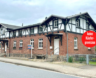 HORN IMMOBILIEN ++ charmantes Zweifamilienhaus in Klein Helle, nur 15 min bis Neubrandenburg