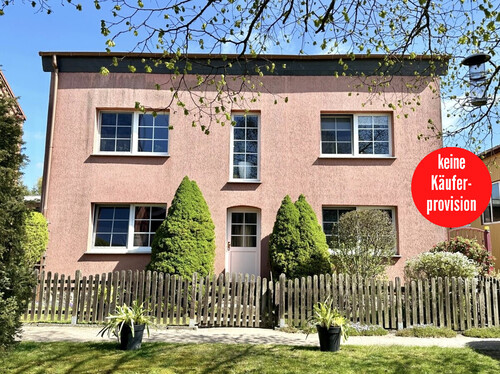 Hausansicht - HORN IMMOBILIEN ++ modernes Einfamilienhaus mit idyllischem Grundstück in Blumenhagen bei Pasewalk