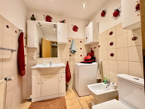 Toilette - Erdgeschoßwohnung mit 87,00 m&sup2; in Grambow zum Kaufen