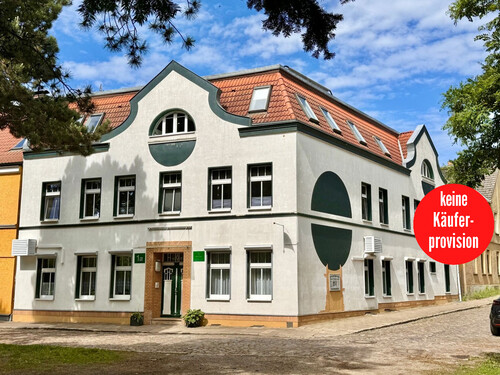 Hausansicht Mehrfamilienhaus in Friedland - Mehrfamilienhaus in Friedland, eine große Wohnung für Eigennutzer, 3 vermietet + 2 Ferienwohnungen