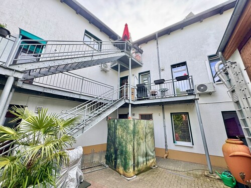 Hausansicht von hinten Innenhof - 