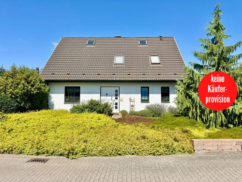 Hausansicht - HORN IMMOBILIEN ++ 7 km bis Neubrandenburg sehr schönes Einfamilienhaus + viele Extras in Podewall,