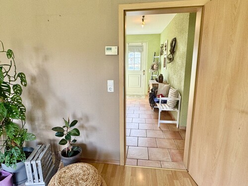 Blick zum Flur - Bungalow mit 98,00 m&sup2; in Chemnitz zum Kaufen