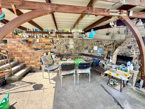 überdachte Terrasse mit Grillofen - 