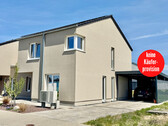 Hausansicht - HORN IMMOBILIEN ++ Neuwertiges Einfamilienhaus in Neubrandenburg Obodritenstraße, EBK + Carport