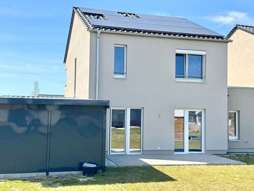 Hausansicht vom Grundstück - 5 Zimmer Doppelhaushälfte zum Kaufen in Neubrandenburg