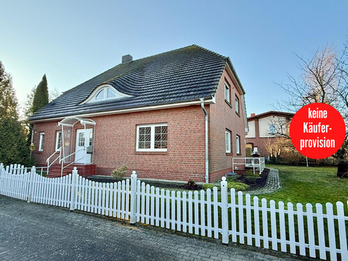 Einfamilienhaus - HORN IMMOBILIEN++ 2 km bis Neubrandenburg, großes Einfamilienhaus mit vielen Extras - Einliegerwohnung möglich