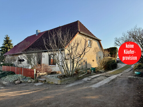 Doppelhaushälfte - HORN IMMOBILIEN++ 15 km bis Neubrandenburg, schöne Doppelhaushälfte mit großen Grundstück & 2 Garagen