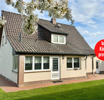 HORN IMMOBILIEN ++ Haus mit Doppelgarage und Nebengebäude in Wodarg bei Altentreptow, ruhige Lage - Werder OT Wodarg