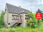 Hausansicht - HORN IMMOBILIEN ++ großes Haus 7 Zimmer, mit großem Grundstück in Altentreptow, sanierungsbedürftig