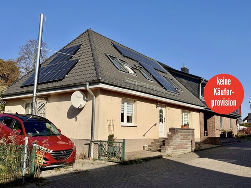 Hausansicht - HORN IMMOBILIEN ++ Krickow bei Neubrandenburg, Doppelhaushälfte + großes Grundstück