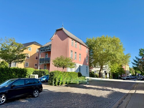 Straßenansicht - Erdgeschoßwohnung mit 106,00 m&sup2; in Neubrandenburg zum Kaufen