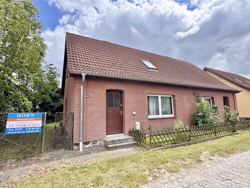 Hausansicht - 4 Zimmer Einfamilienhaus zum Kaufen in Neubrandenburg
