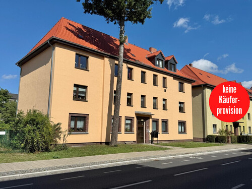 MFH mit 7 WE und 10 Garagen - HORN IMMOBILIEN++RESERVIERT! Neubrandenburg, Mehrfamilienhaus mit 7 Whg., Garten, Keller & 9 Garagen -vermietet-