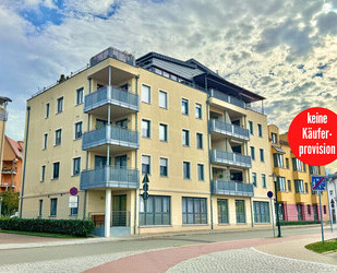 HORN IMMOBILIEN++ Waren (Müritz) am Stadthafen , schöne 3-Raum ETW mit Fahrstuhl, Stellplatz, EBK und Blick auf den Hafen