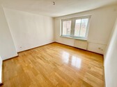 Wohnzimmer - 3 Zimmer Etagenwohnung zum Kaufen in Neubrandenburg