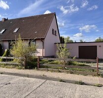 HORN IMMOBILIEN ++Pasewalk Doppelhaushälfte, kleines Haus, großes Grundstück