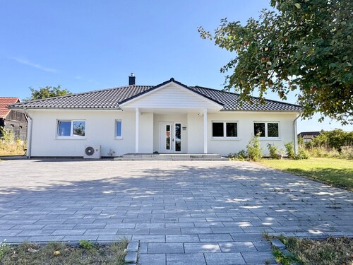 Hausansicht - 4.5 Zimmer Einfamilienhaus zum Kaufen in Sponholz