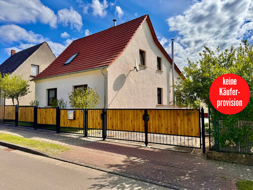 Hausansicht Straßenseite - HORN IMMOBILIEN ++ Einfamilienhaus in Pampow an der polnischen Grenze, liebevoll modernisiert