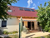 Hausansicht vom Grundstück - 