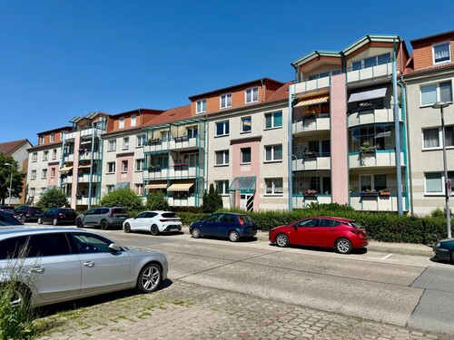 Straßenansicht - Erdgeschoßwohnung mit 70,00 m&sup2; in Neubrandenburg zum Kaufen