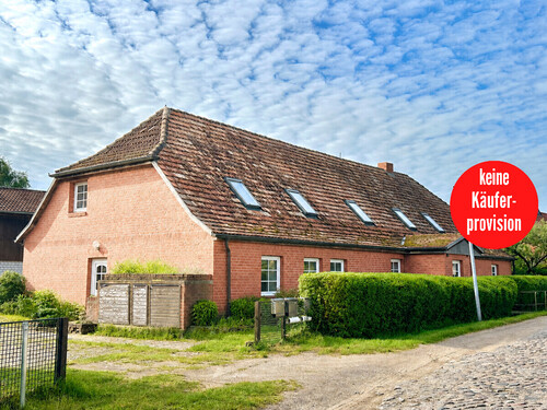 Hausansicht - HORN IMMOBILIEN ++ großzügiges Objekt mit verschiedenen Nutzungsmöglichkeiten, Sadelkow bei Friedland