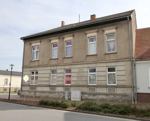 HORN IMMOBILIEN ++ Altentreptow vermietetes Zweifamilienhaus
