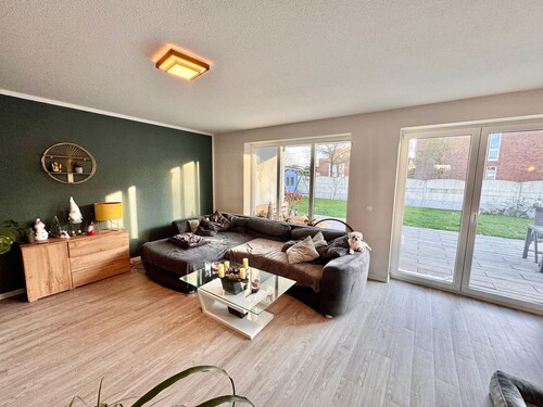 Wohnzimmer - 4 Zimmer Einfamilienhaus zum Kaufen in Neubrandenburg