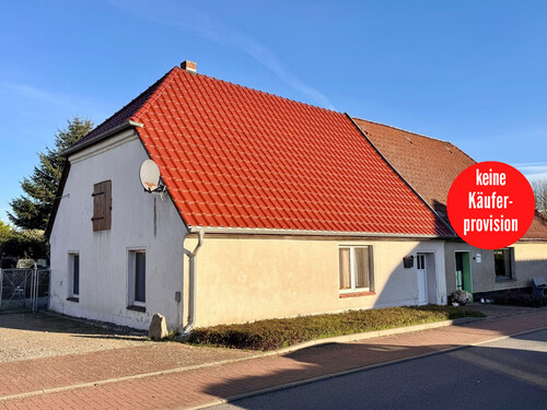 Hausansicht - HORN IMMOBILIEN ++ Woggersin bei Neubrandenburg, Doppelhaushälfte mit großem Grundstück