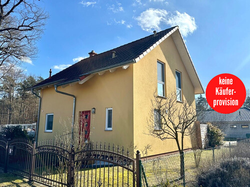 Hausansicht - HORN IMMOBILIEN ++ modernes Einfamilienhaus mit Photovoltaikanlage, Garage und Terrasse in Torgelow