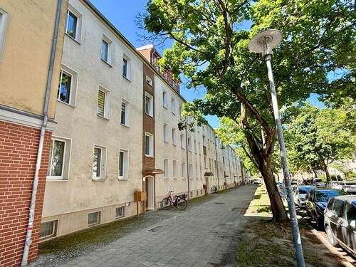 Mehrfamilienhaus - 2 Zimmer Dachgeschoßwohnung zum Kaufen in Neubrandenburg