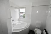 Bad mit Wanne - 