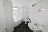 Bad mit Wanne - 