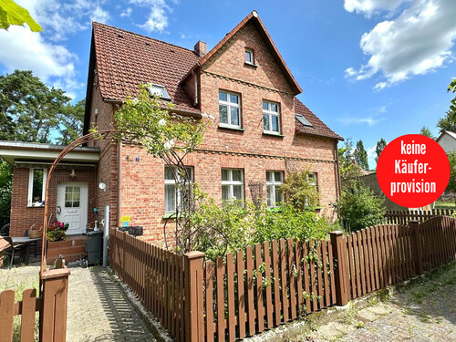 Hausansicht - HORN IMMOBILIEN ++ 500 m bis zum Stettiner Haff, Zweifamilienhaus mit Photovoltaikanlage in Rieth