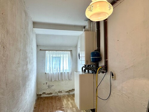 Abstellraum mit Heizungsanlage - 