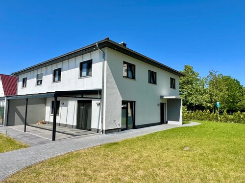 Seitenansicht - 6 Zimmer Doppelhaushälfte zum Kaufen in Neubrandenburg