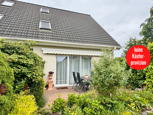 Hausansicht - HORN IMMOBILIEN ++ Doppelhaushälfte vor den Toren der Stadt Neubrandenburg - diskrete Vermarktung